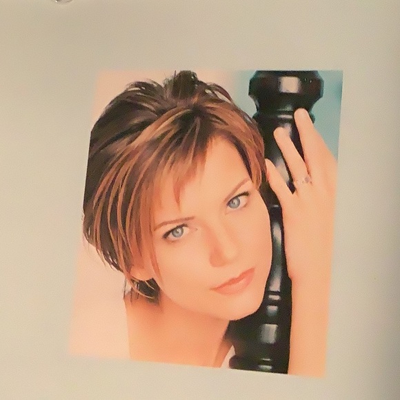 Martina McBride CD 12 Songs RCA Records hood shape original box - Picture 5 of 6